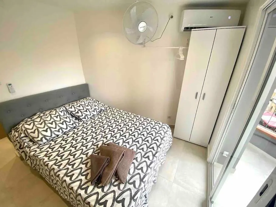 Apartamentos Con Bano Privado Frente Al Metro L5 Barcelona-Hospitalet L'Hospitalet de Llobregat Spagna