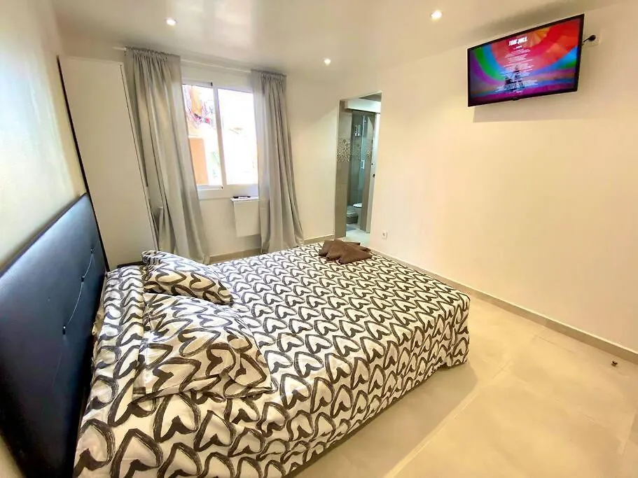 Apartamentos Con Bano Privado Frente Al Metro L5 Barcelona-Hospitalet L'Hospitalet de Llobregat 0*,