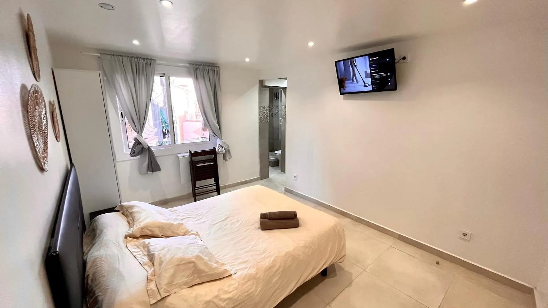Apartamentos Con Bano Privado Frente Al Metro L5 Barcelona-Hospitalet L'Hospitalet de Llobregat 0*,  Spagna
